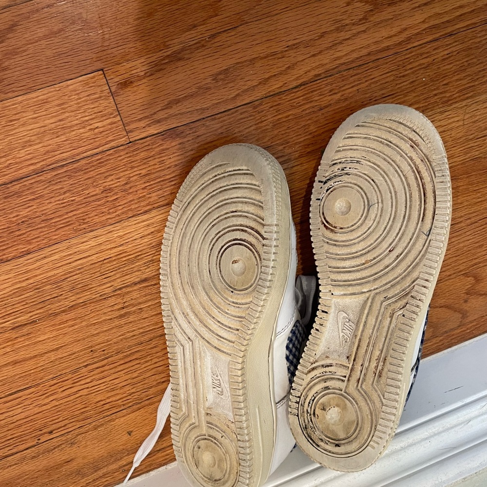 Nike Air sneakers. Kids size 5.5 . - Picture 6 of 11